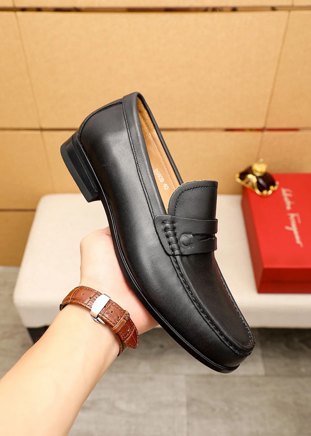 Men's shoes 💰480 💐 Product trademark: Ferragamo "Ferragamo" casual leather shoes Regular size: 38-44 (45🉑️customized) Product materials: Selected imported first-layer calfskin upper, imported water-dyed cowhide leather lining. Strong three-dimensional visual effect, original outsole color: 3⃣️seed leather materials available